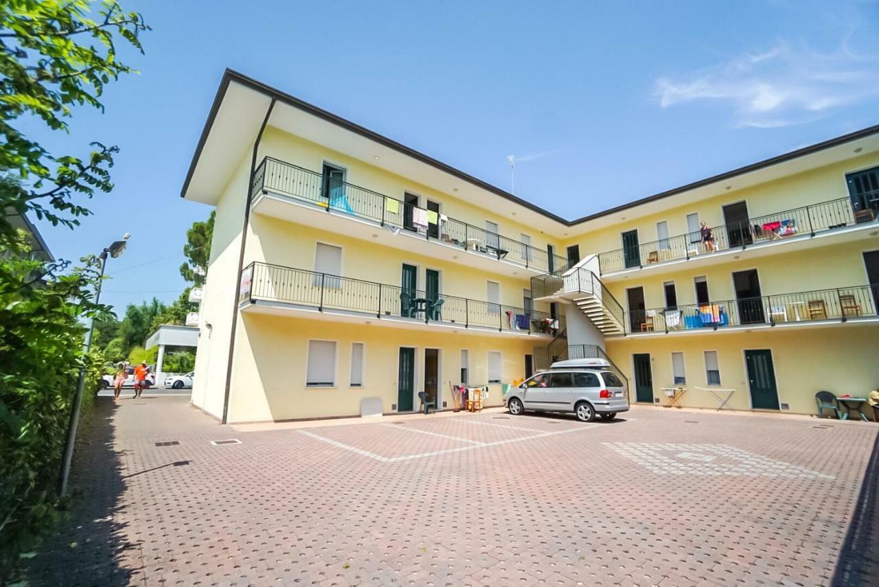 Condominio Brionetta Бибионе Экстерьер фото